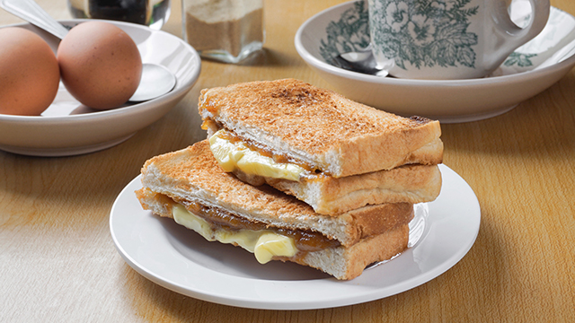 朝食の定番「カヤトースト」