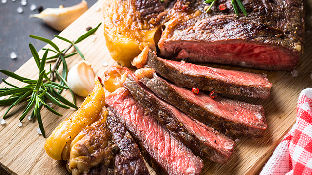 名物肉料理「オージービーフステーキ」