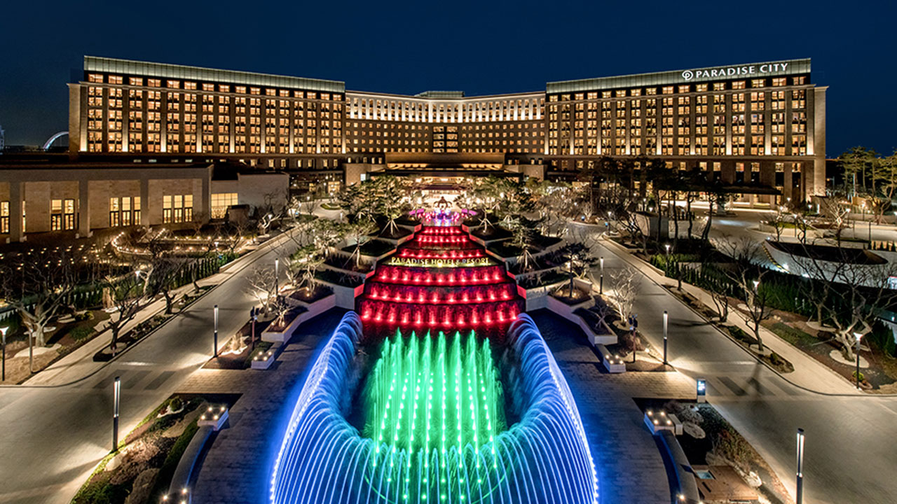 今が旬！カニと松茸を満喫、カジノ初心者参加もOK