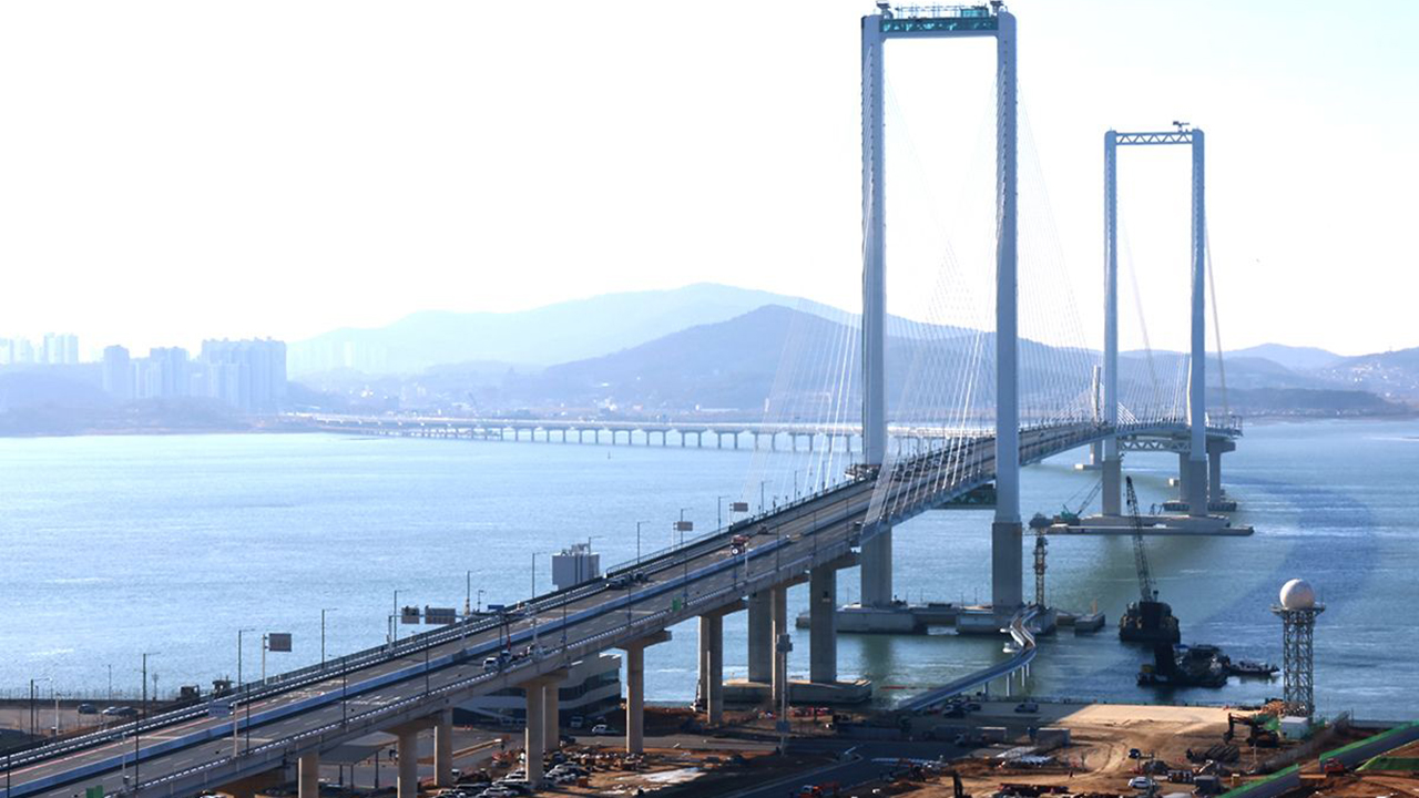 仁川空港と青羅を結ぶ青羅ハヌル大橋(永宗大橋)の全景