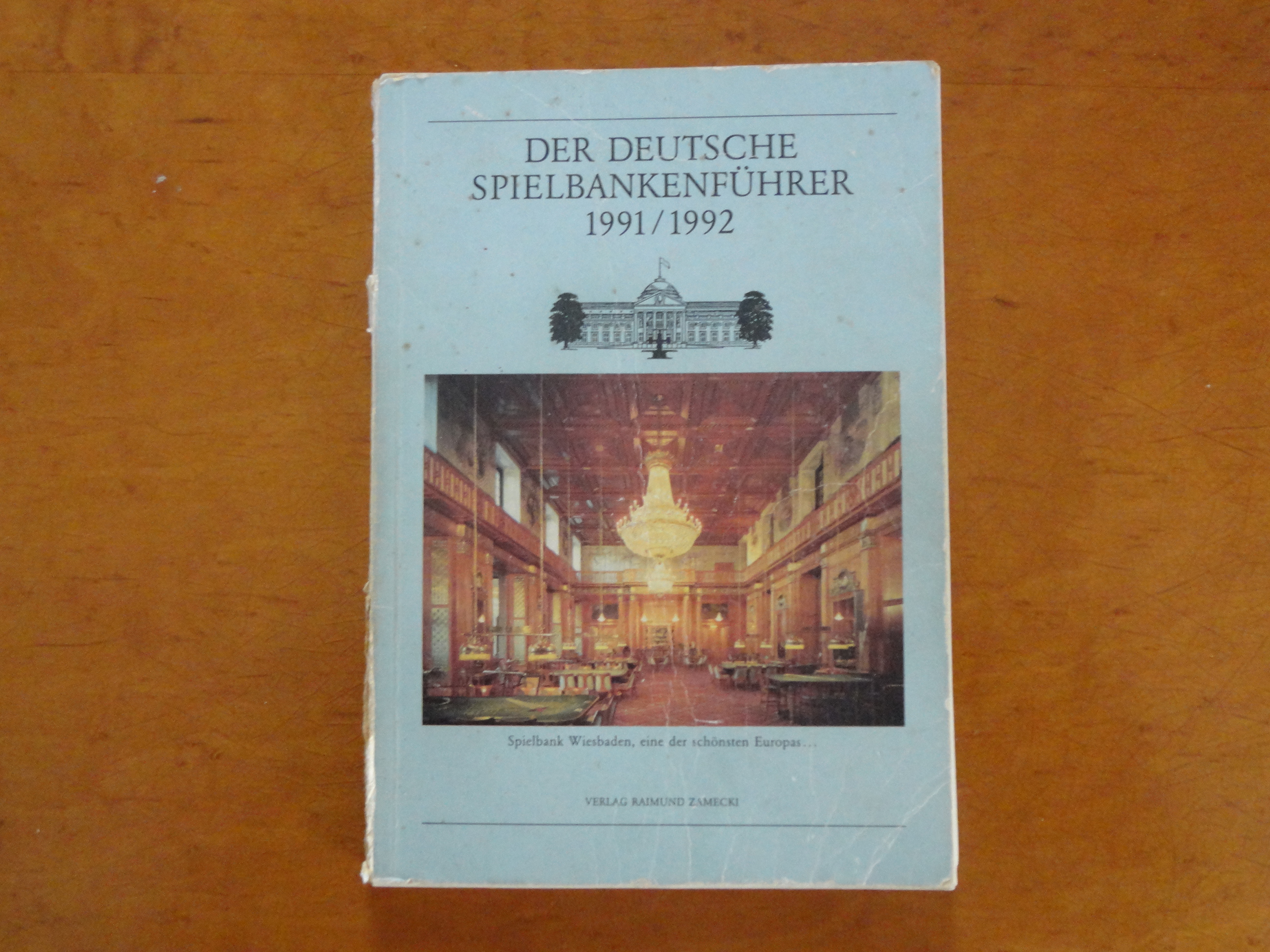 筆者の所持しているドイツカジノガイドブック1991/1992。長い間、使用しているのでボロボロになってしまった。 筆者の所持しているドイツカジノガイドブック1991/1992。長い間、使用しているのでボロボロになってしまった。