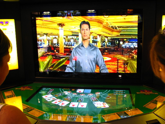 ブラックジャック・・・各社で他機種展示してあり、それぞれ特徴があります ブラックジャック・・・各社で他機種展示してあり、それぞれ特徴があります