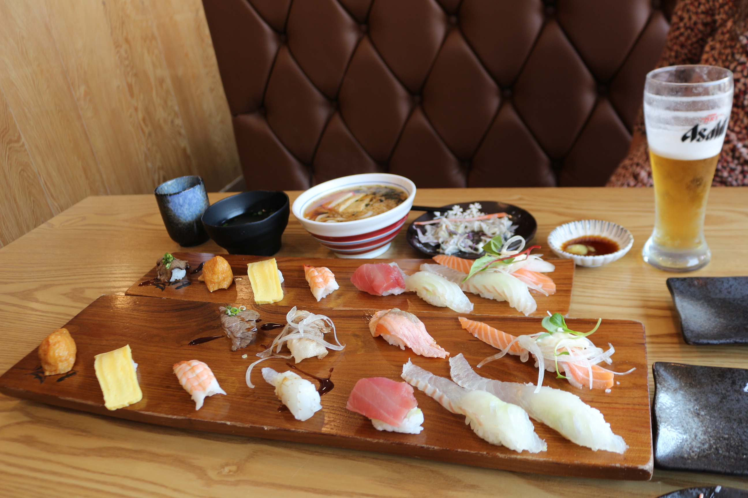 <雲西駅近くの日本人向け寿司屋のランチ。8貫セット9,000w(900円)、11貫セット11,000w(1,100円)いずれも味噌汁、サラダ、ウドン付でお得!!味もマル!!おすすめ> <雲西駅近くの日本人向け寿司屋のランチ。8貫セット9,000w(900円)、11貫セット11,000w(1,100円)いずれも味噌汁、サラダ、ウドン付でお得!!味もマル!!おすすめ>